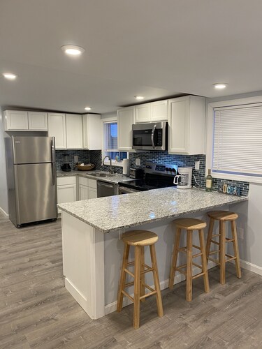 Quaint cottage one block from water