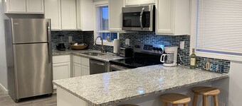 Quaint cottage one block from water