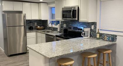 Quaint cottage one block from water