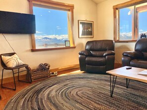 Smart-TV, peis og bøker