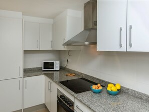Refrigerador, microondas, horno y lavavajillas 