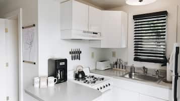 Cottage Eksklusif, 1 Tempat Tidur Queen, dapur, area halaman | Dapur pribadi | Lemari es, microwave, oven, dan kompor