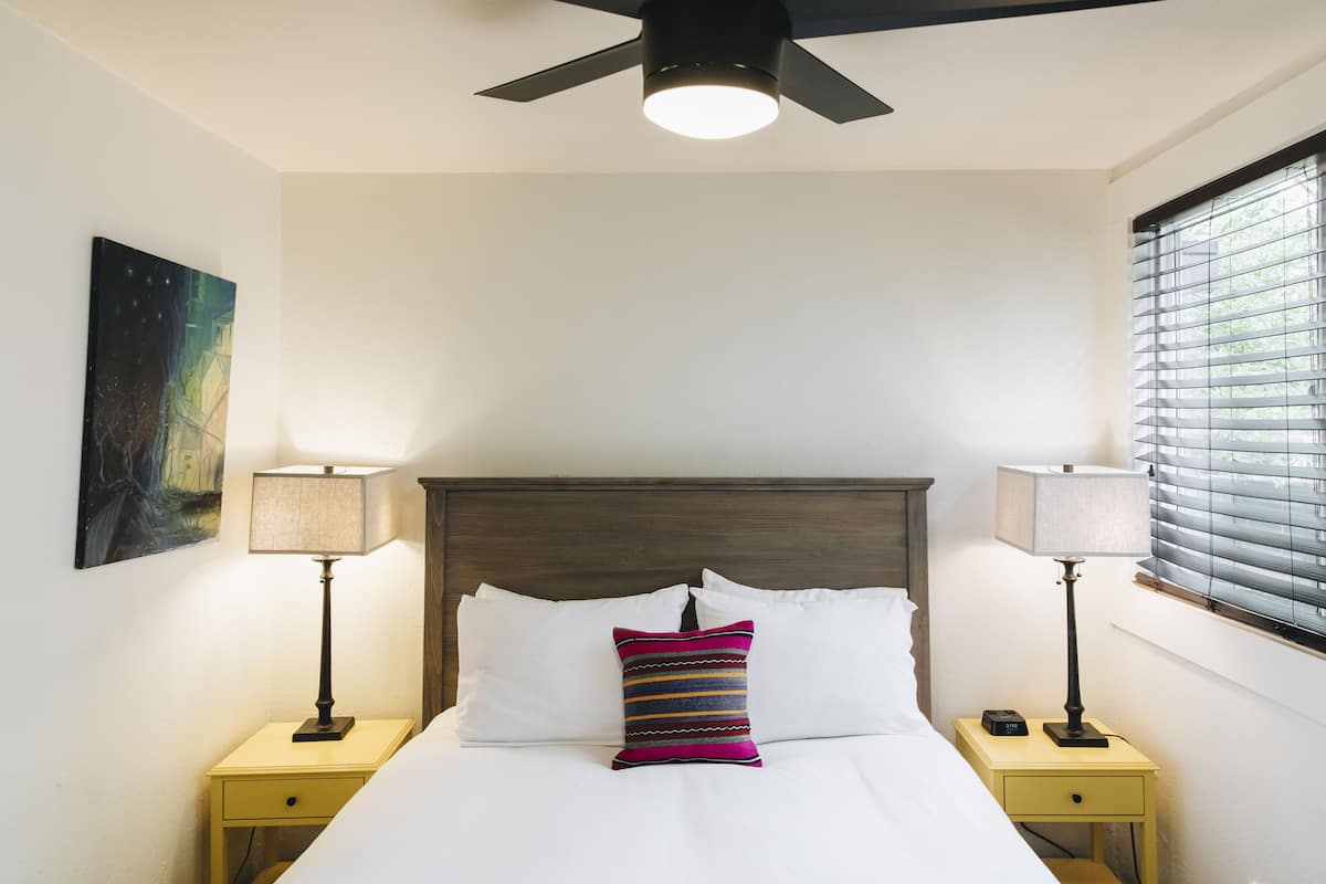 Exclusieve cottage, 1 queensize bed, keuken, aan de binnenplaats | 1 slaapkamer, individueel gedecoreerd, individueel gemeubileerd