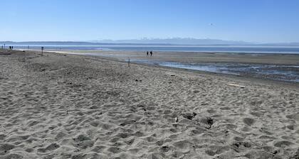 South Whidbey Island Ocean View Beach House with Beach Access
