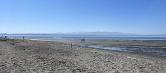 South Whidbey Island Ocean View Beach House with Beach Access