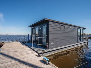 Exterior - Stunning private villa for 4 guests with A/C, WIFI, TV, terrace and pets allowed (Uitgeest)