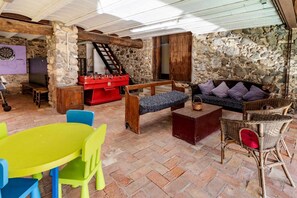 Games room - Can Ventura - relaxation in nature (Sant Feliu De Pallerols)