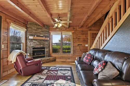 Hot Tub & Fire Pit, Quiet Retreat