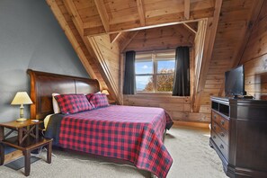 3 slaapkamers, een bureau, een strijkplank/strijkijzer, reisbedje