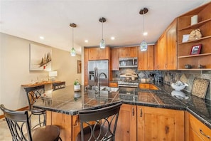 Mikrovågsugn, ugn, spishäll och diskmaskin