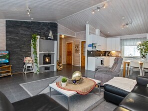 TV - Hot pool cottage laurinranta by Interhome (Enonkoski)