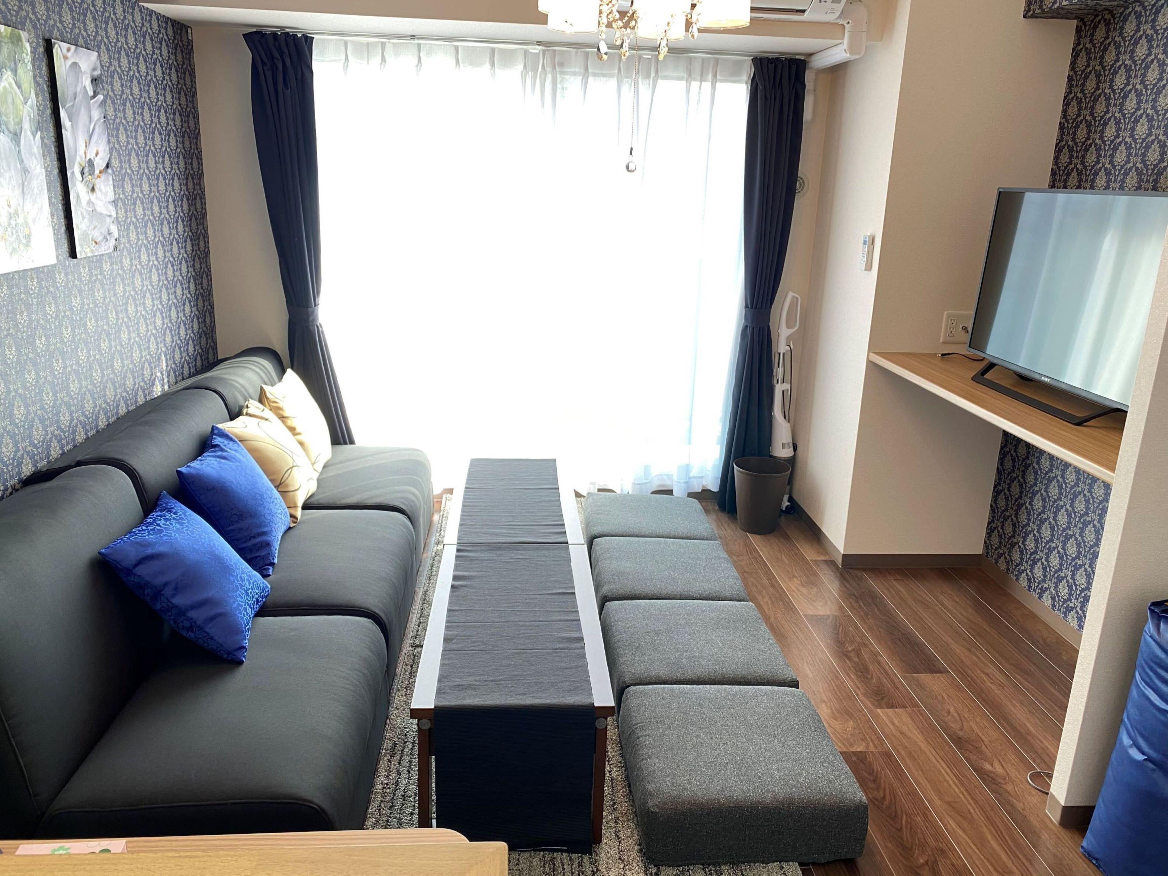 Royal Room, Non Smoking | Individually decorated, individually furnished, blackout drapes