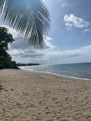 In Strandnähe, Liegestühle, Strandtücher
