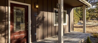 Spacious Western Home on 2 acres in the Pines close to Crater Lake