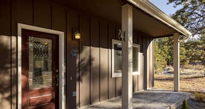 Spacious Western Home on 2 acres in the Pines close to Crater Lake