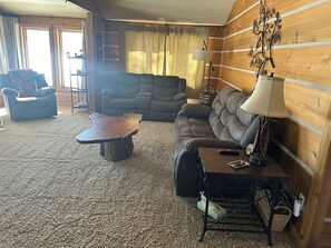 Smart TV, fireplace, DVD player, video library - Secluded Lake Cottage in Northern Wisconsin (Neva)