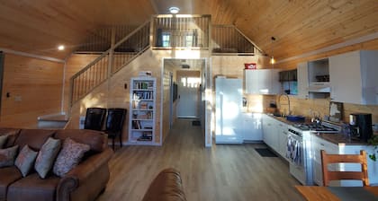 Secluded lakefront Cabin