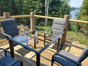 Outdoor dining - Secluded lakefront Cabin (Lone Butte)