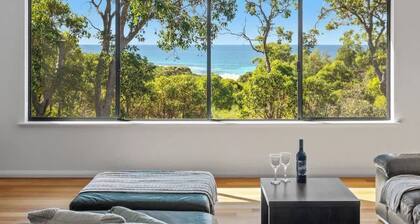 Eagle Vista—Beachside Bliss with Bushland Serenity
