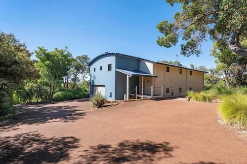 Eagle Vista—Beachside Bliss with Bushland Serenity