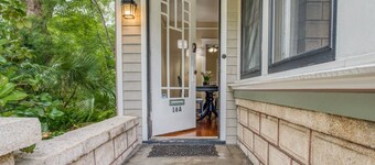 Newly Remodeled Bathrooms, Walk to Historic District & Shops, Close to Beach, Free Driveway Parking