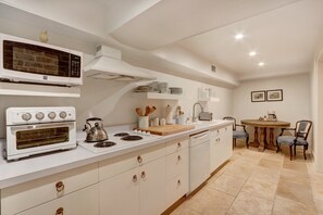 Refrigerador, microondas, parrilla de estufa y lavavajillas 