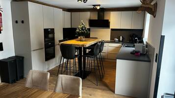 Réfrigérateur, micro-ondes, four, lave-vaisselle