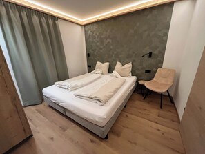 8 Schlafzimmer, Internetzugang