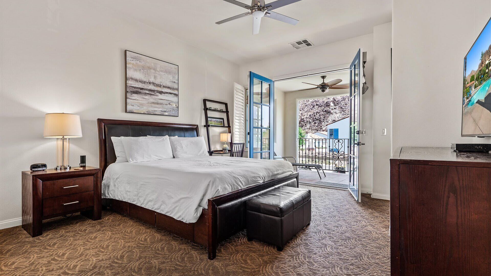 Skrivebord, strykejern/-brett, wi-fi og sengetøy