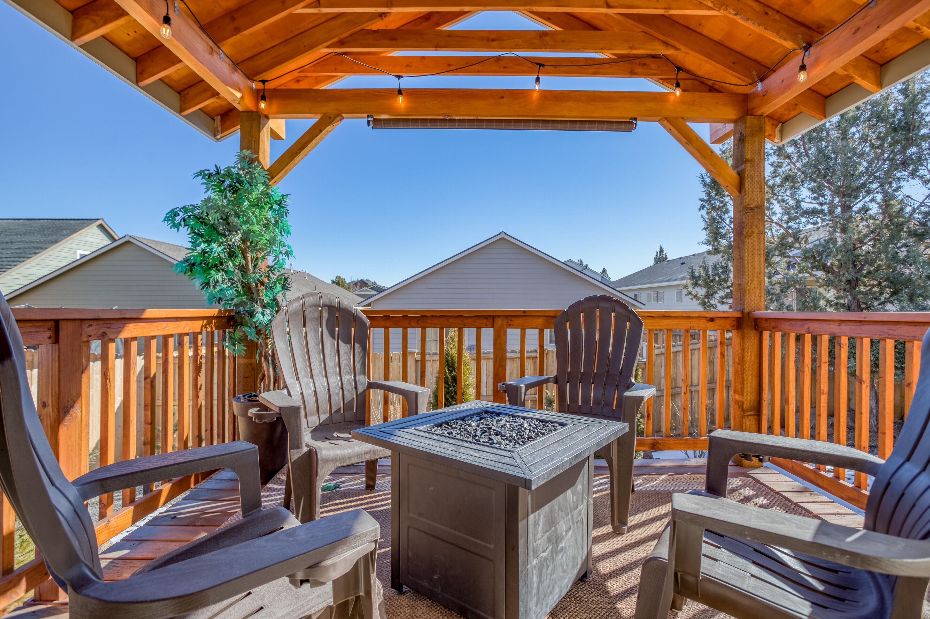 Updated 3 Bedroom Home with A/C, Fire pit and Beautiful Kitchen!