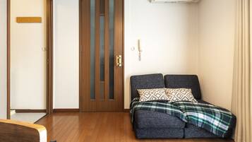 Private Vacation Home, Non Smoking | Living area | Flat-screen TV