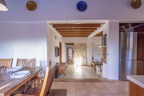 Interior - Villa with pool near the beach with 3 bedrooms, 2 bathrooms and barbecue (Alcúdia)