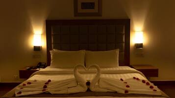 Premium bedding, minibar, laptop workspace, blackout curtains