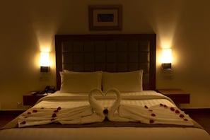 Premium bedding, minibar, laptop workspace, blackout curtains
