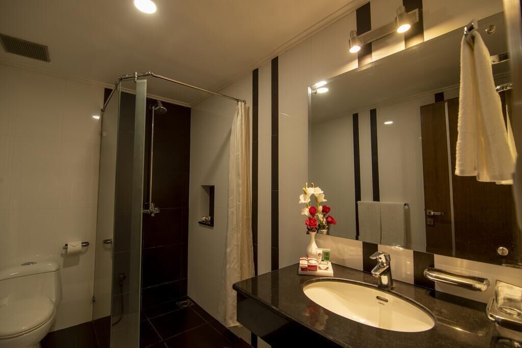 shower, free toiletries, hair dryer, bathrobes