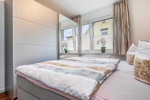 2 多间卧室、熨斗/熨衣板、旅行婴儿床、WiFi