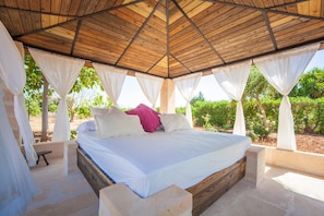 4 bedrooms, free WiFi, bed sheets