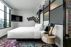 客房內保險箱、書桌、遮光布/窗簾、熨斗/熨衣板