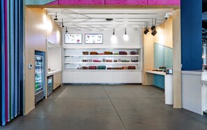 供應早餐 (每人 USD10)