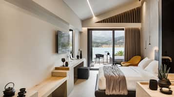 Penthouse, 1 Queen Bed, Hot Tub, Sea View | Frette Italian sheets, premium bedding, down duvets, memory-foam beds