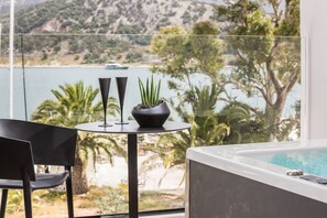 顶层房, 1 张大床, 热水浴缸, 海景 | 沙滩/海景