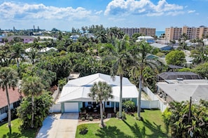 Exterior - Island Getaway: Tropical Oasis Backyard, Pool, Dog Friendly, 1.5 blocks to Beach by Anna Maria Life (Holmes Beach)