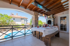 Outdoor dining - Infinity Flora Villa (Fethiye)