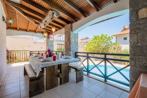 Outdoor dining - Infinity Flora Villa (Fethiye)