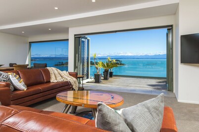 'Harbour Views - Two' - Nelson Waterfront Apartment