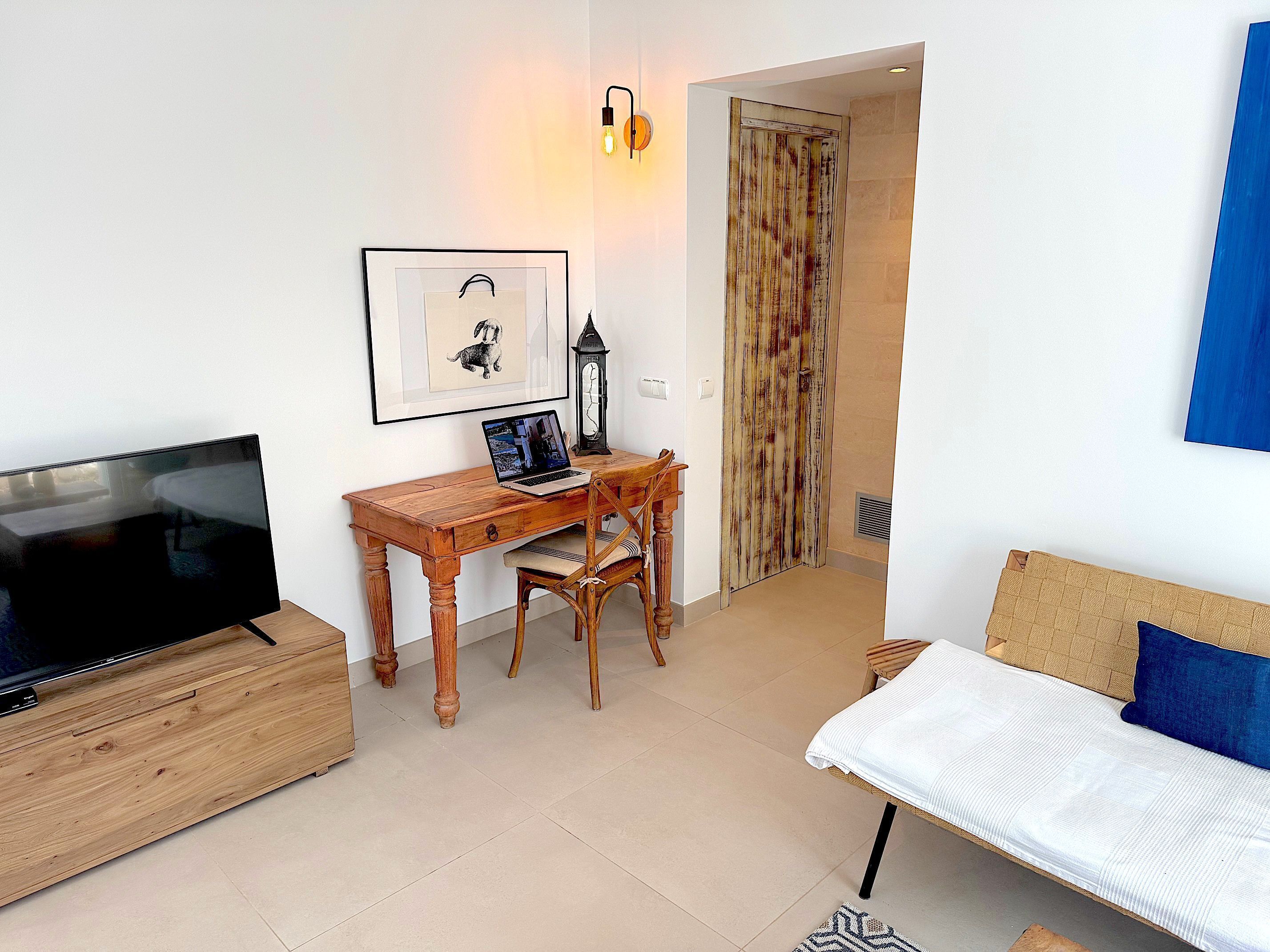 2 bedrooms, in-room safe, desk, iron/ironing board