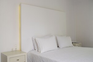 Pool Double or Twin Room | Κλινοσκεπάσματα υψηλής ποιότητας, κρεβάτια memory foam 
