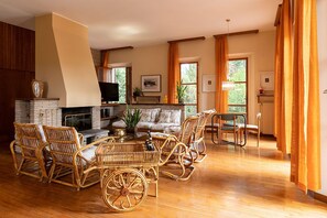 Télévision, cheminée