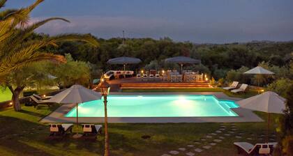 Beautiful 9-bed Villa in Gouvia With Tennis Court