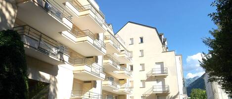 المنشأة من الخارج